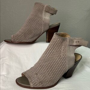 Sam Edelman Elegant Beige Peep-Toe Ankle Heels Size 9